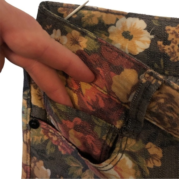 Xhilaration Dark Floral Pocketed Straight Legged Stretch Jeans Size 3 - Picture 6 of 9
